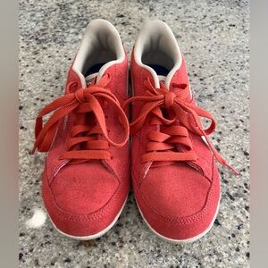 Woman’s Deep Pink Reebok sneakers